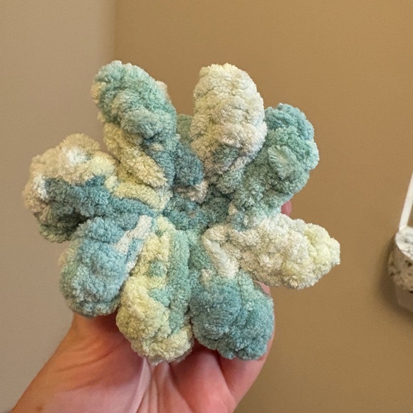 Vans Plush Octopus Keychain - Green and White - Picture 3 of 3